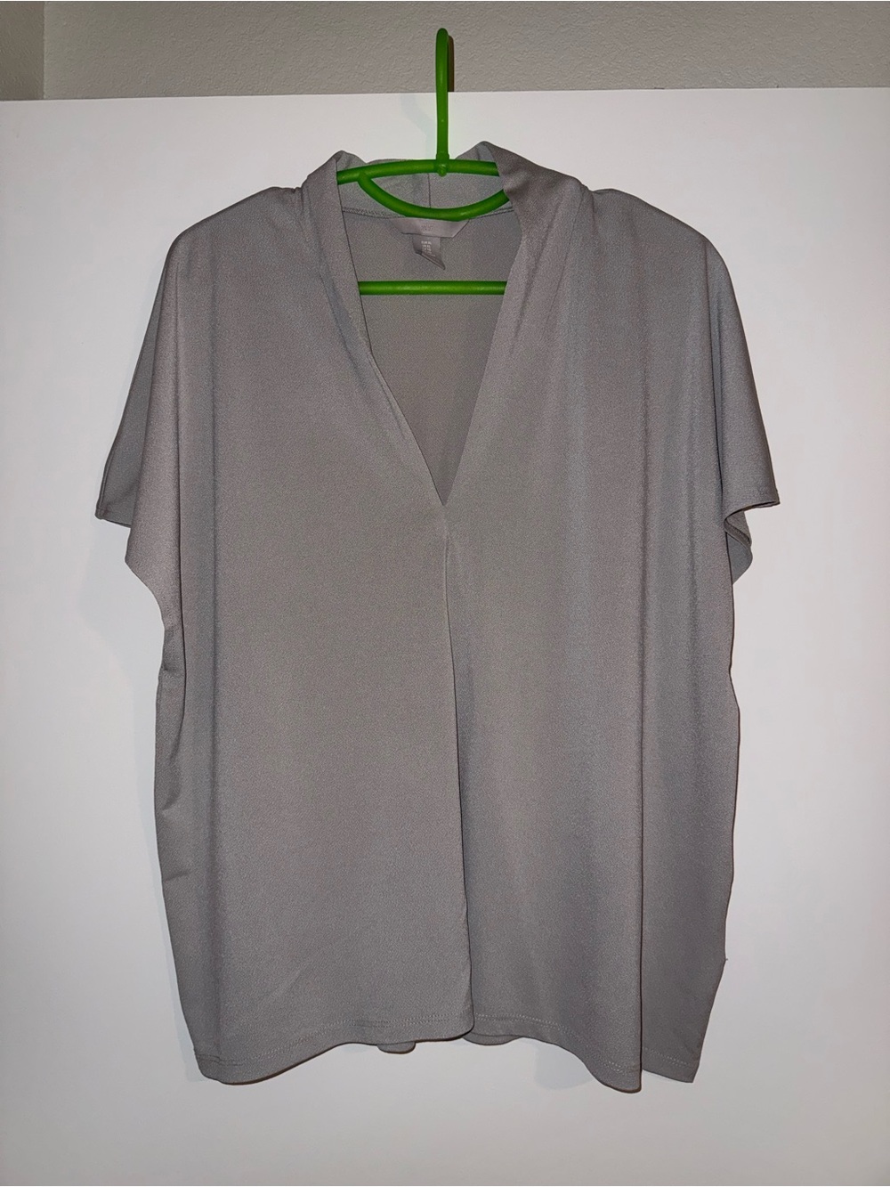 H&M Gray V-Neck Short Sleeve Blouse